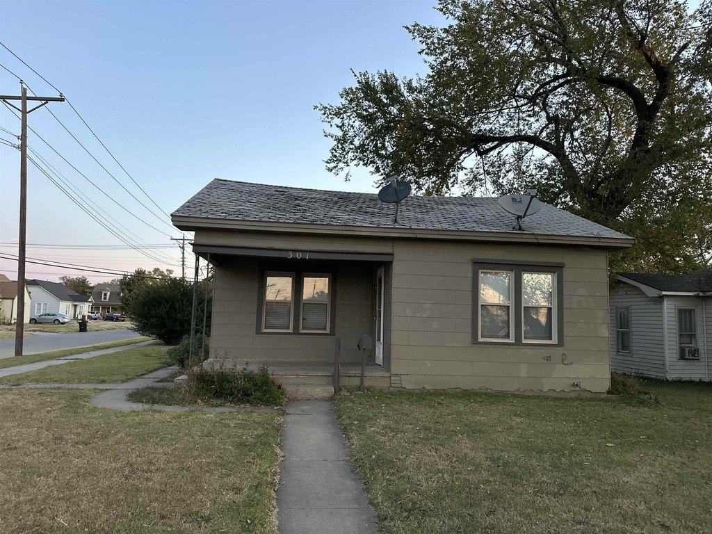 Listing photo 2