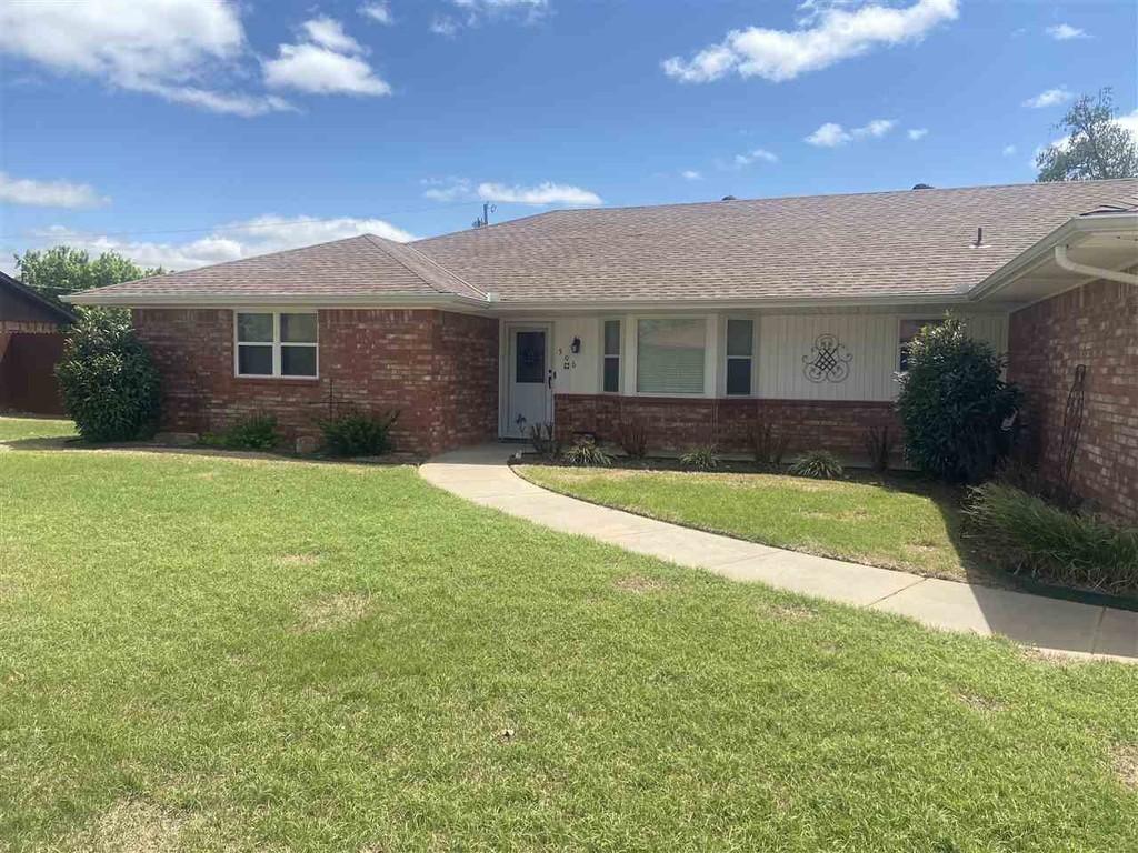 Listing 506 Sunset Dr, Watonga OK 73772