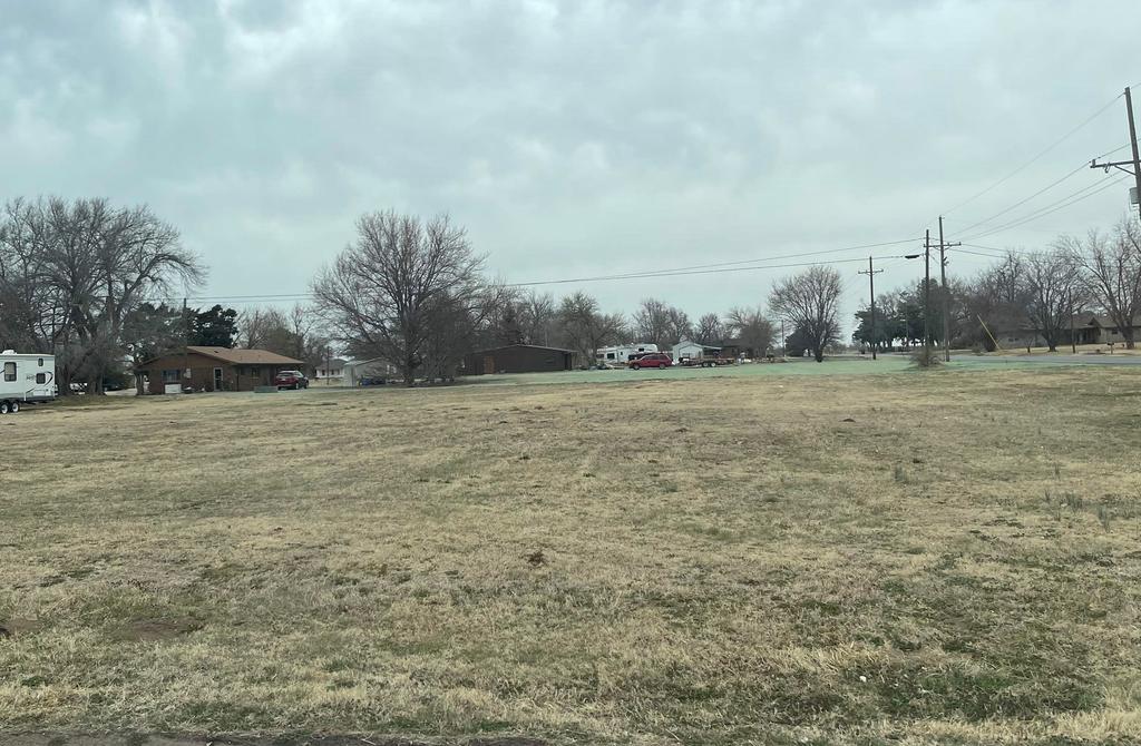 Listing 921 E 2nd St, Watonga OK 73772