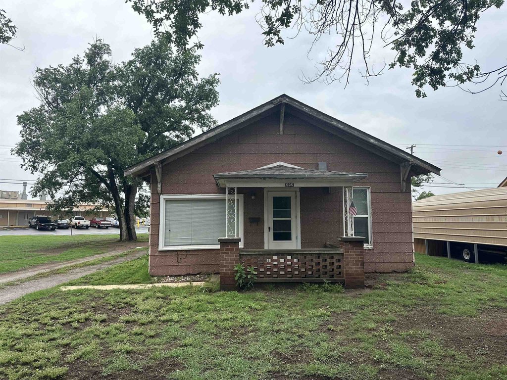 Listing 605 N Market Ave, Watonga OK 73772
