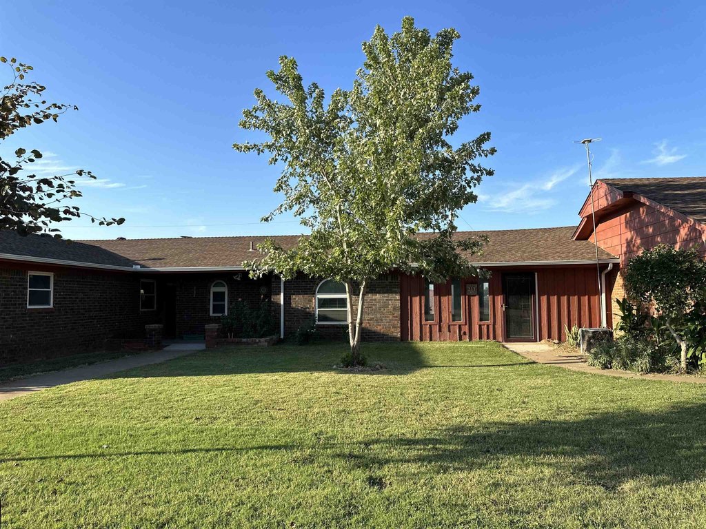 Listing 211 Rice Dr, Watonga OK 73772