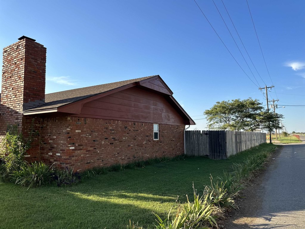 Listing 211 Rice Dr, Watonga OK 73772